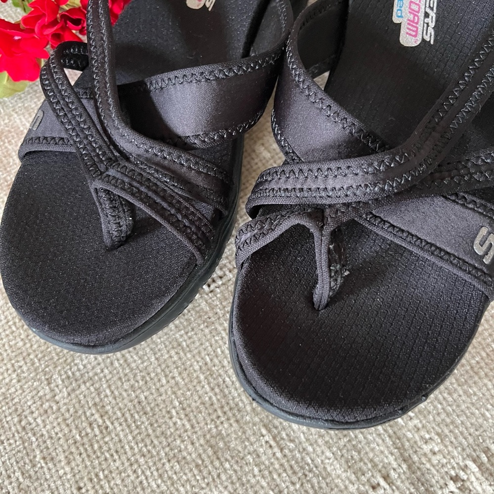 Skechers Women's Black Slip On Sandals Size EU 37/US 7 - Picture 4 of 7